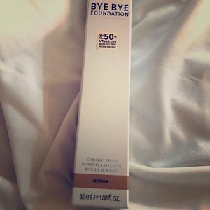 IT Cosmetics Bye Bye Foundation Medium